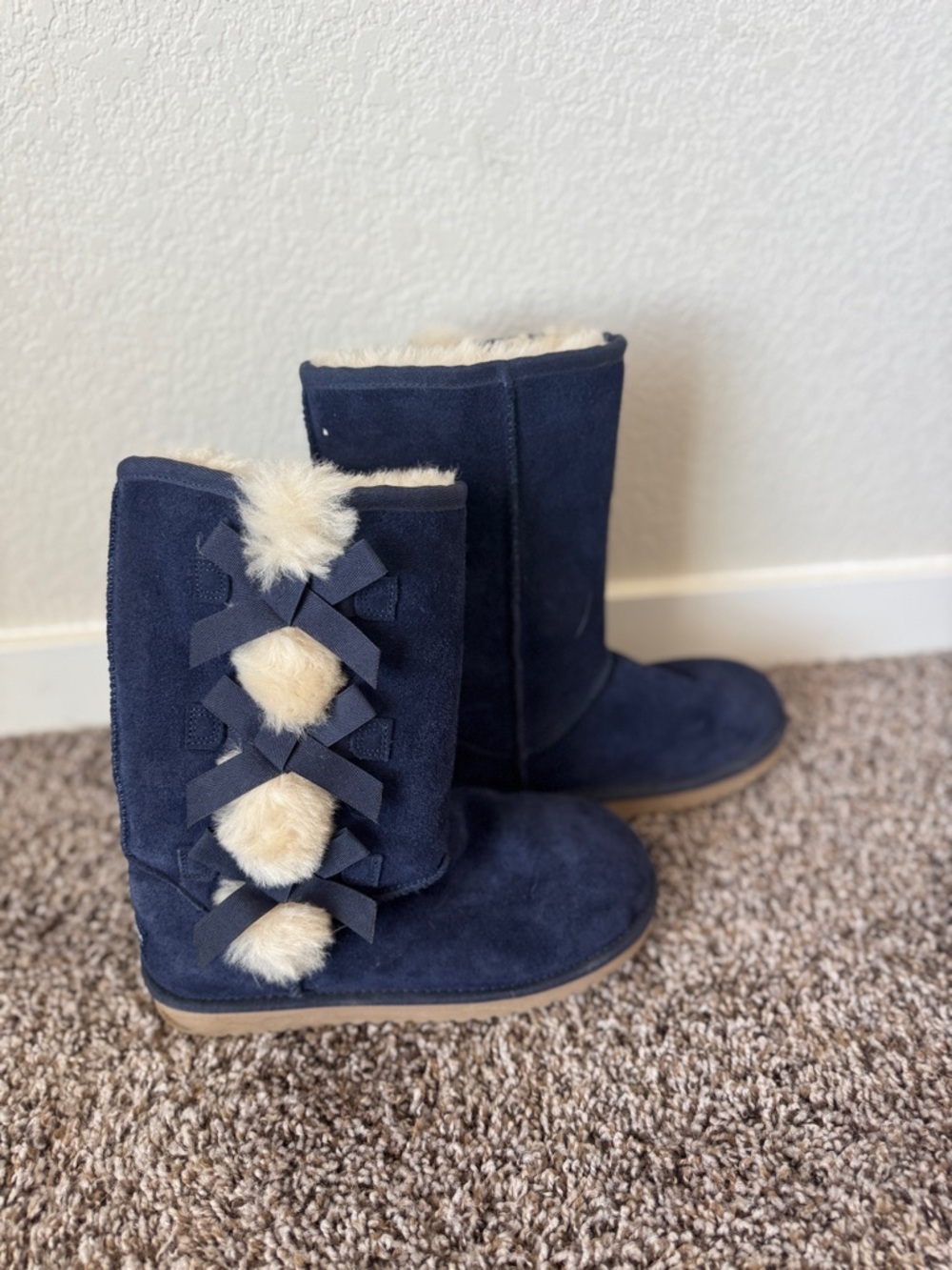 Koolaburra Navy Suede Winter Boots with Cream Fur Trim